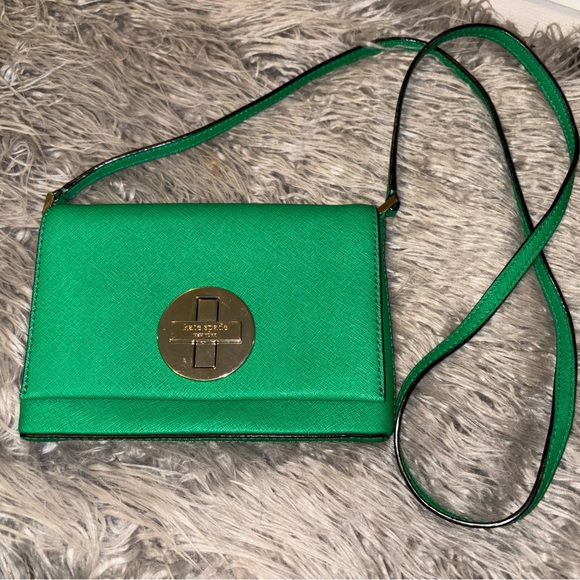 kate spade Handbags - EUC Kate Spade Vibrant Green Crossbody Bag